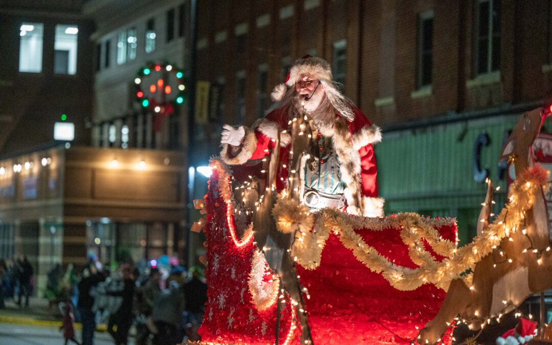 Home for the Holidays in Tomah, Wisconsin – Small Town Christmas, Annual Holiday Parade, Hilliker Tree Farm, Tomah Holiday Lights, & Tomah’s Great Holiday Shopping Hunt 2023!